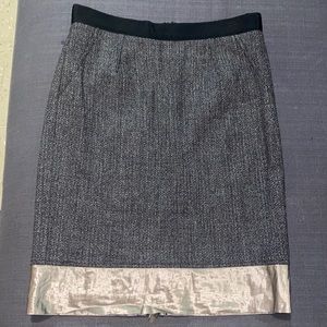 BCBG Zipper Back Skirt Size 4. NWT